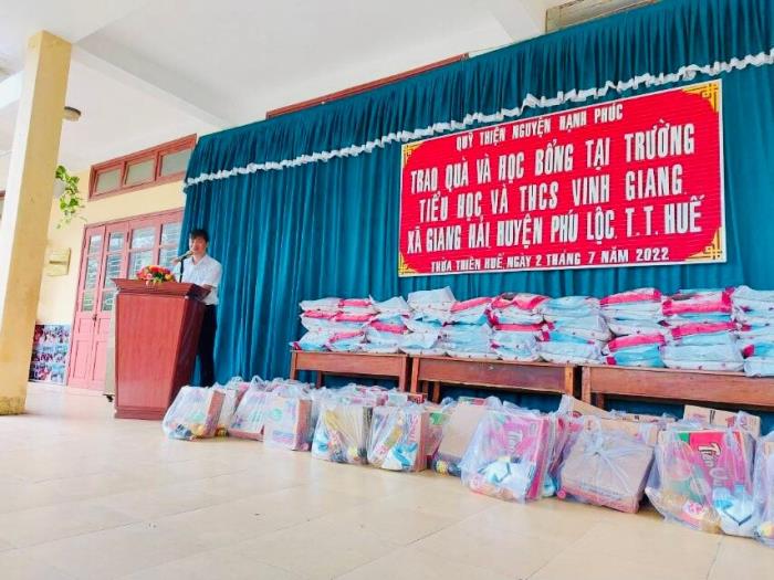 Trao quà và học bổng tại Giang Hải, Phú Lộc, Thừa Thiên Huế (ngày 02/07/2022)